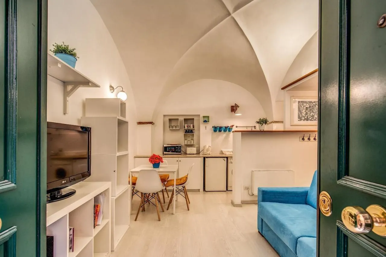 Coronari Stylish Apartment Rome Italy