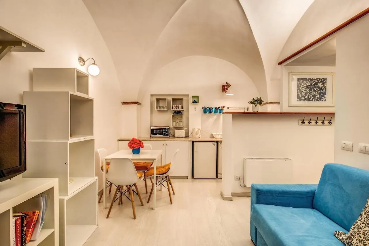 Coronari Stylish Apartment Rome Italy